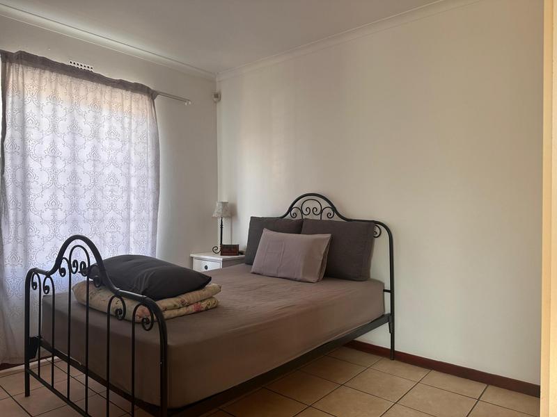 2 Bedroom Property for Sale in Oakglen Western Cape